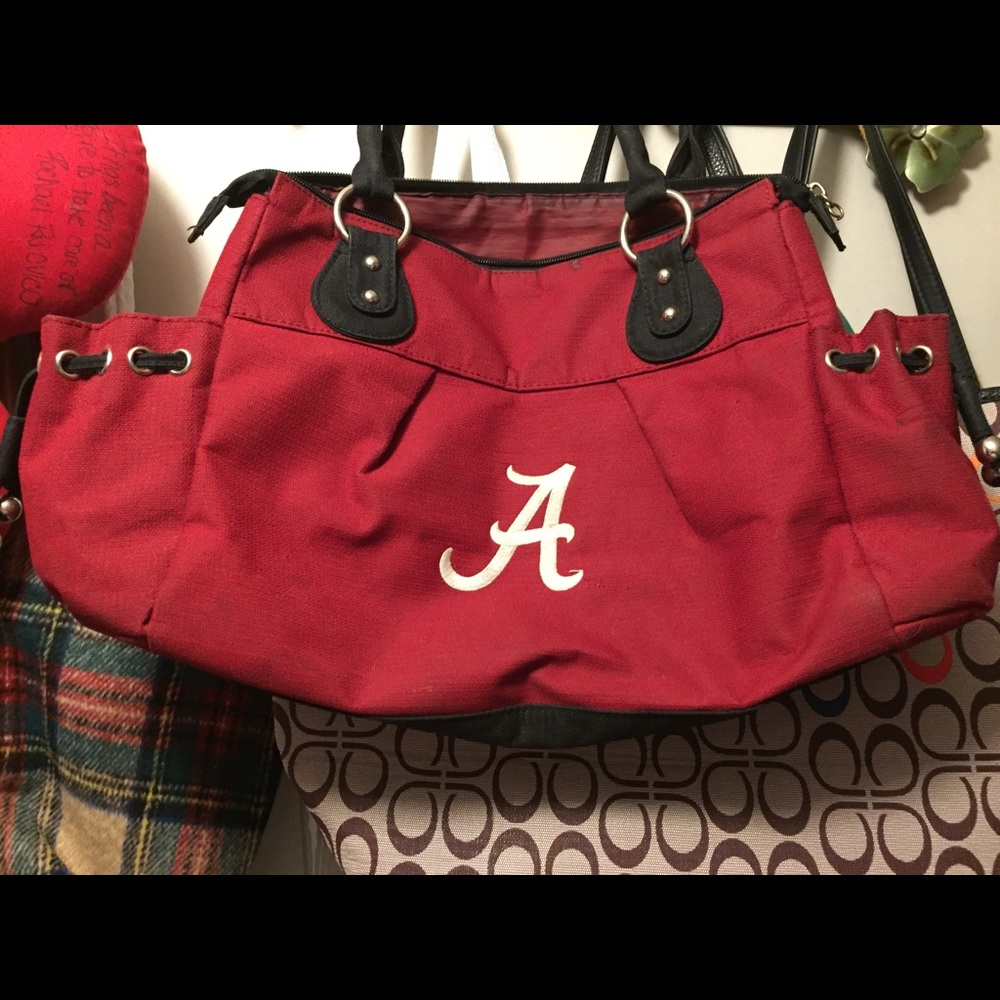I am selling this gently used Alabama purse